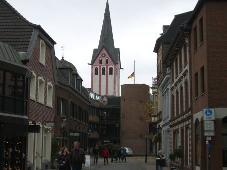 Kempen : Kuhstraße, mit Blick auf die Probsteikirche und Richtung Buttermarkt